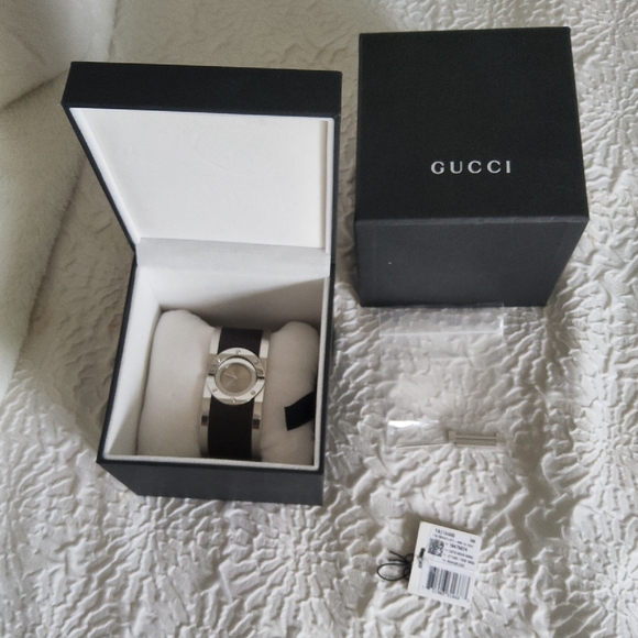 GUCCI Twirl Watch - Silver with Brown Leather